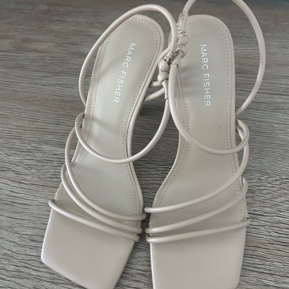 NWOT Marc Fisher Dareta Heeled Sandals in Light Natural - Size 7